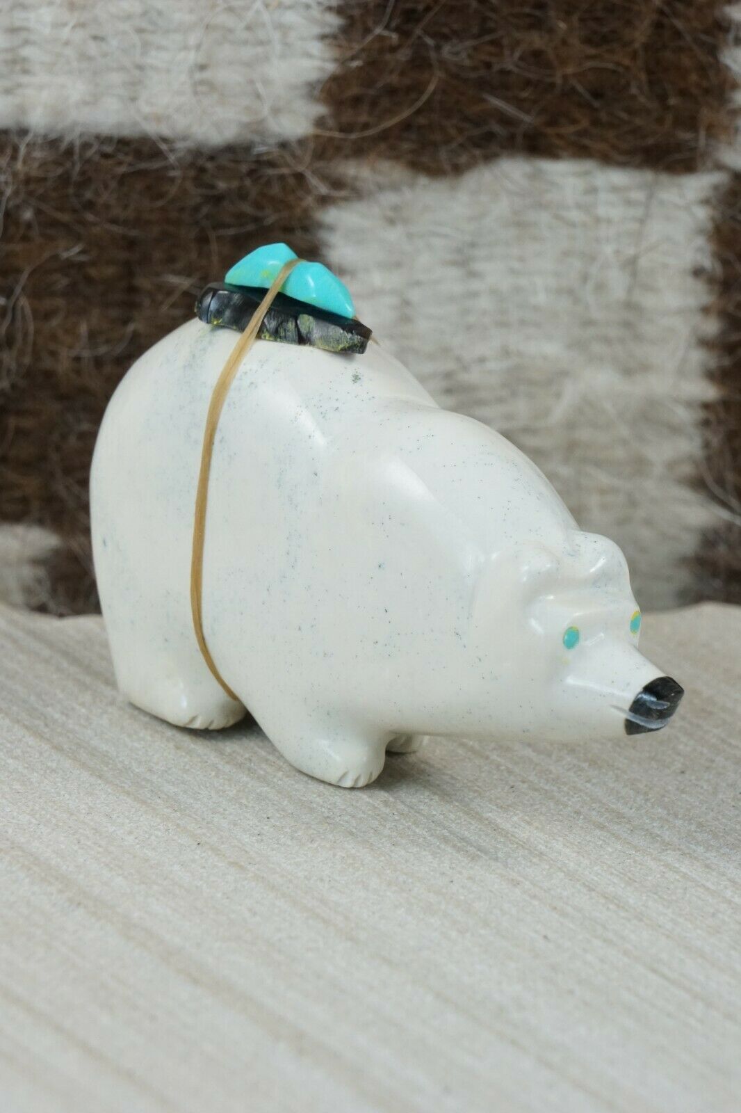 Bear Zuni Fetish Carving - Enrike Leekya