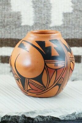 Hopi Pottery - A. Yesslith