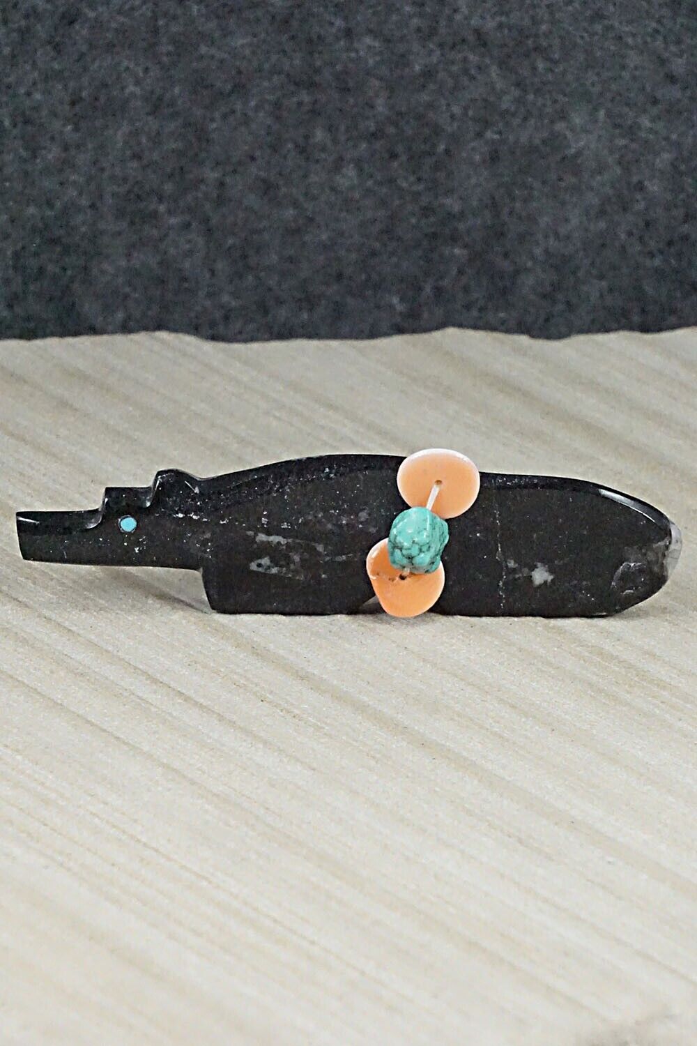 Bear Zuni Fetish Carving - Bernard Laiwakete