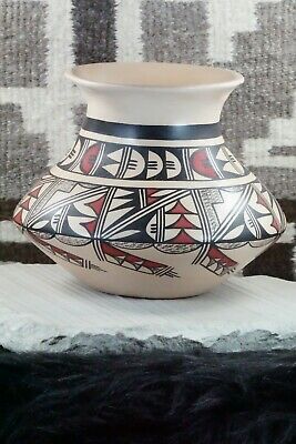 Hopi Pottery - A. Yesslith