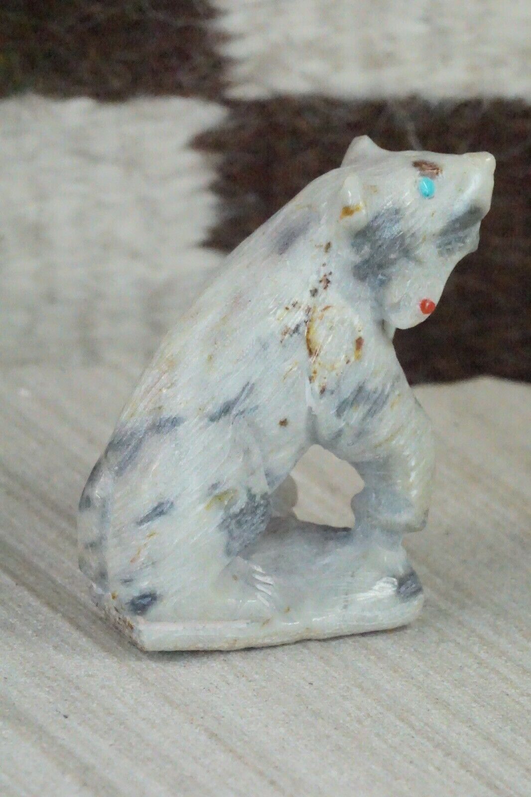 Bear Zuni Fetish Carving - Derrick Kaamasee