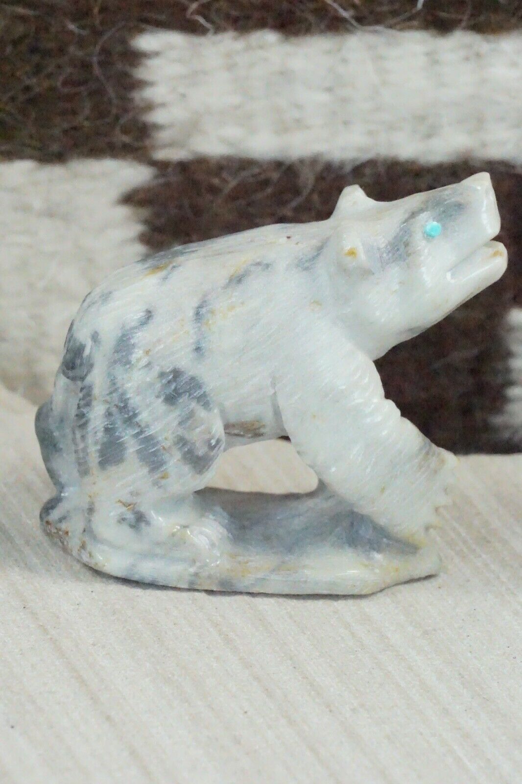 Bear Zuni Fetish Carving - Derrick Kaamasee