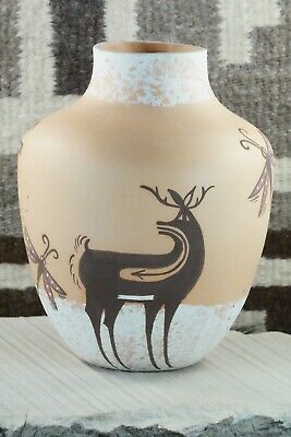 Zuni Pottery - Tara Edaakie