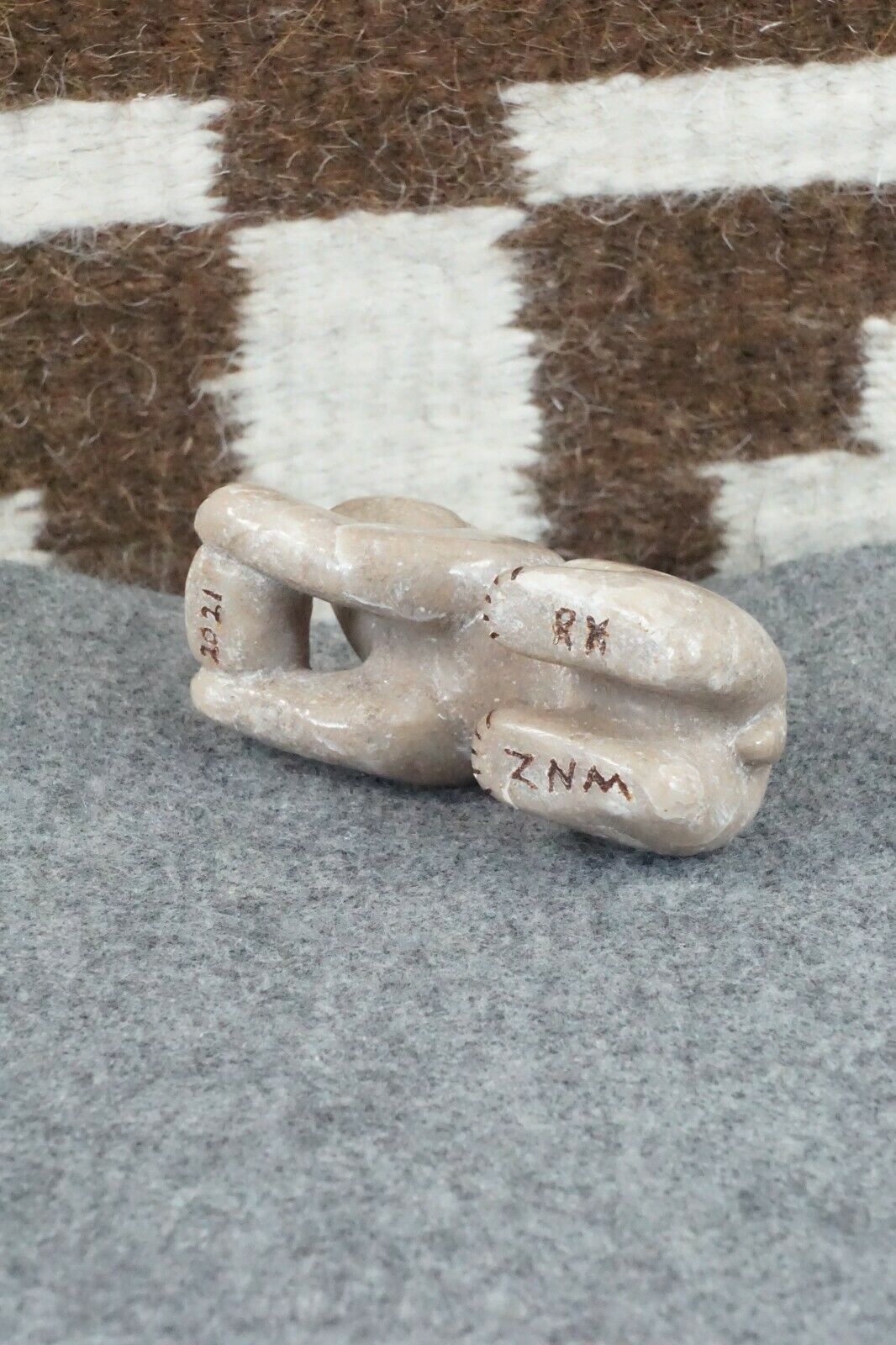 Bear Zuni Fetish Carving - Rick Kallestewa