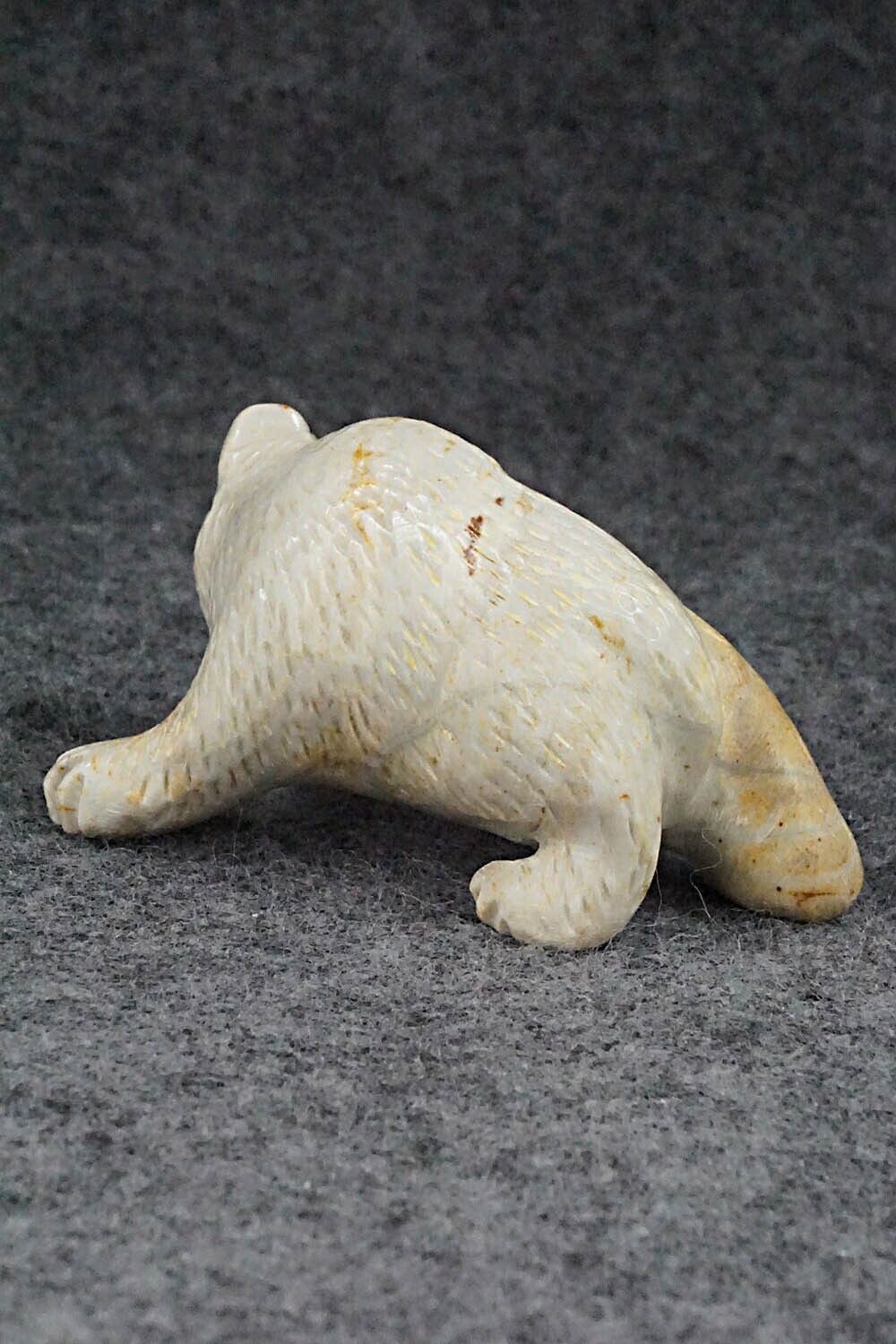 Bear Zuni Fetish Carving - Wilfred Cheama