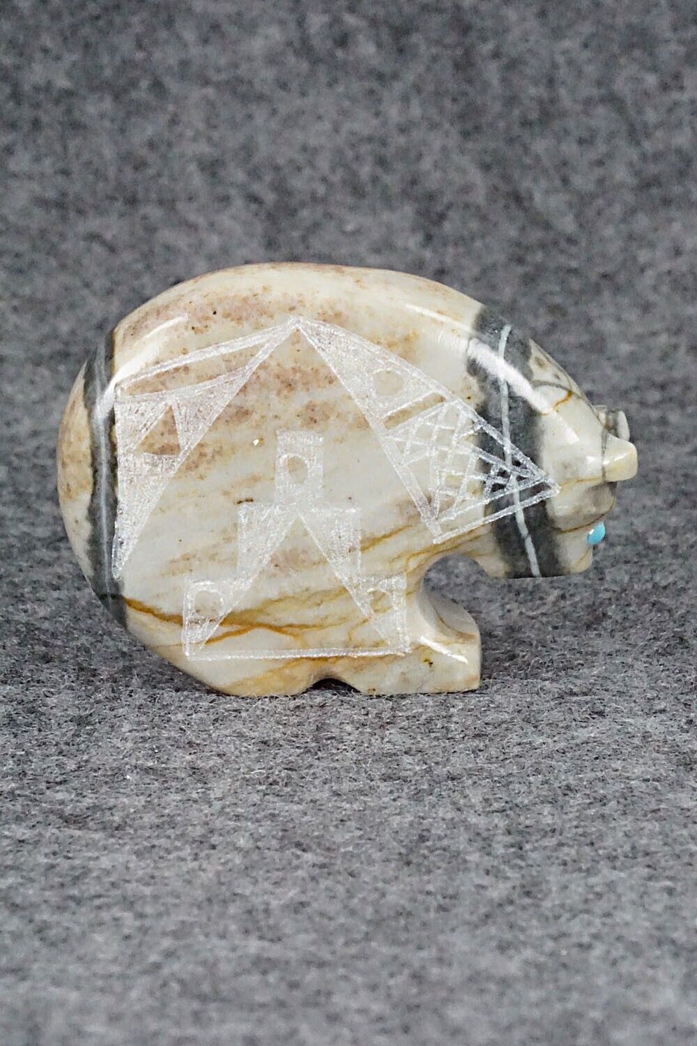 Bear Zuni Fetish Carving - Shannon Calavaza