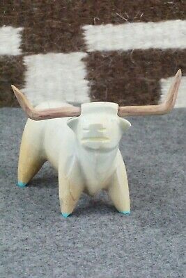 Bull Zuni Fetish Carving - Enrike Leekya