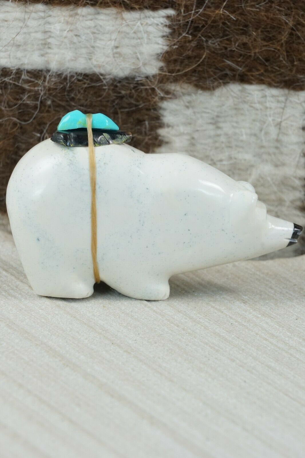 Bear Zuni Fetish Carving - Enrike Leekya