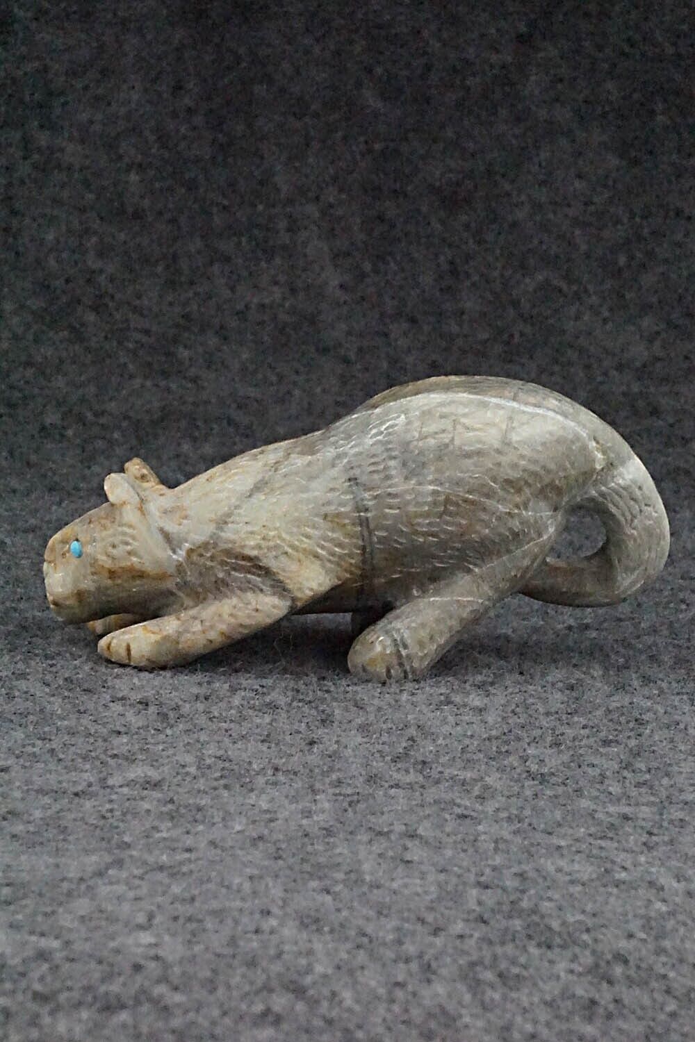 Mountain Lion Zuni Fetish Carving - Wilfred Cheama