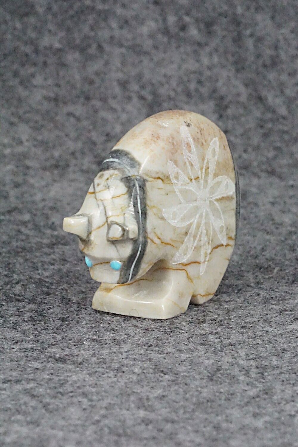 Bear Zuni Fetish Carving - Shannon Calavaza
