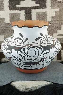 Zuni Pottery - Agnes Peynetsa