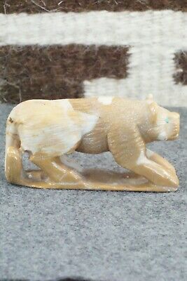 Mountain Lion Zuni Fetish Carving - Derrick Kaamasee