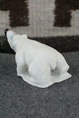 Bear Zuni Fetish Carving - Derrick Kaamasee