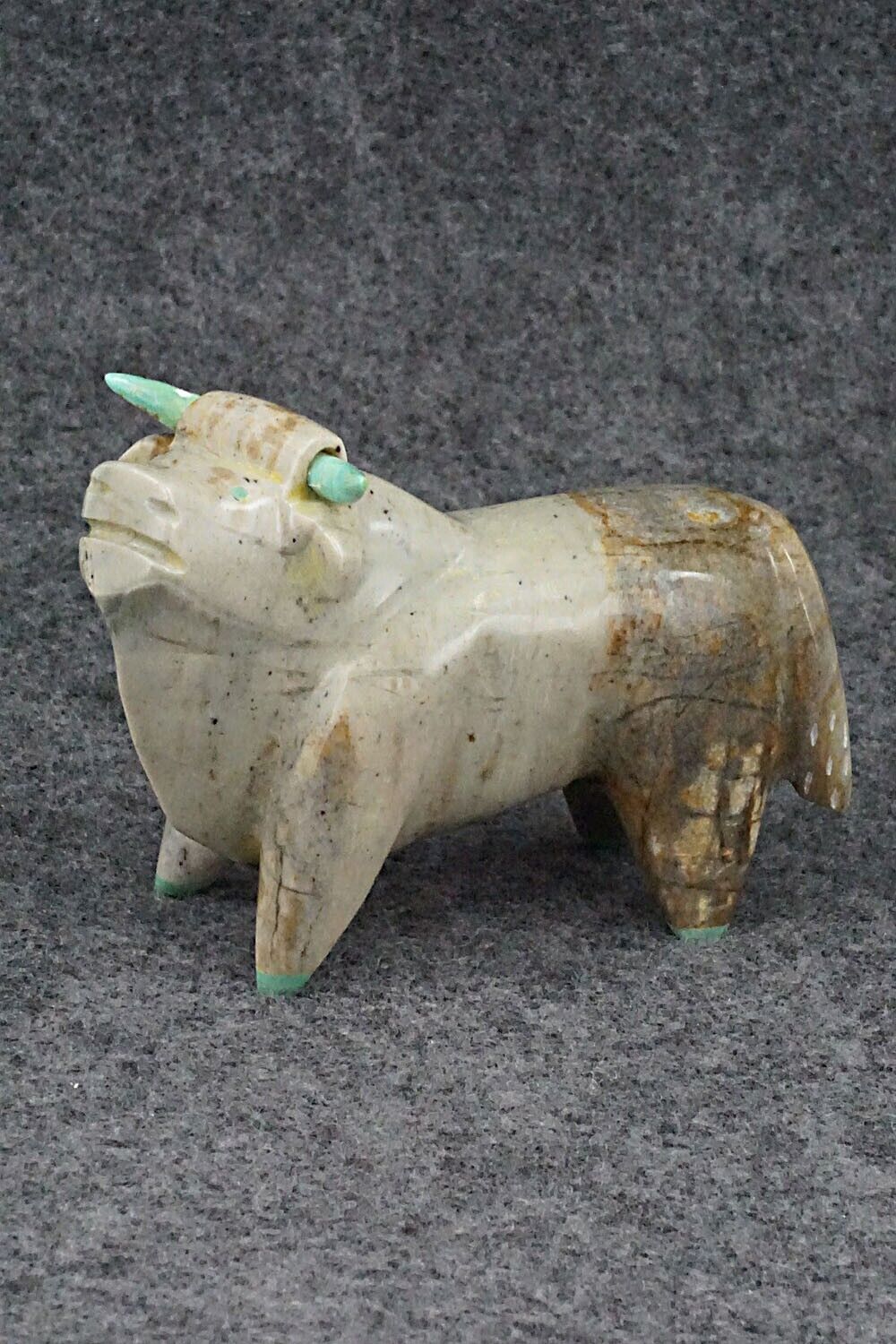 Bull Zuni Fetish Carving - Enrike Leekya
