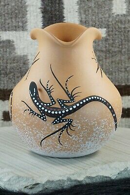 Zuni Pottery - Deldrick Cellicion