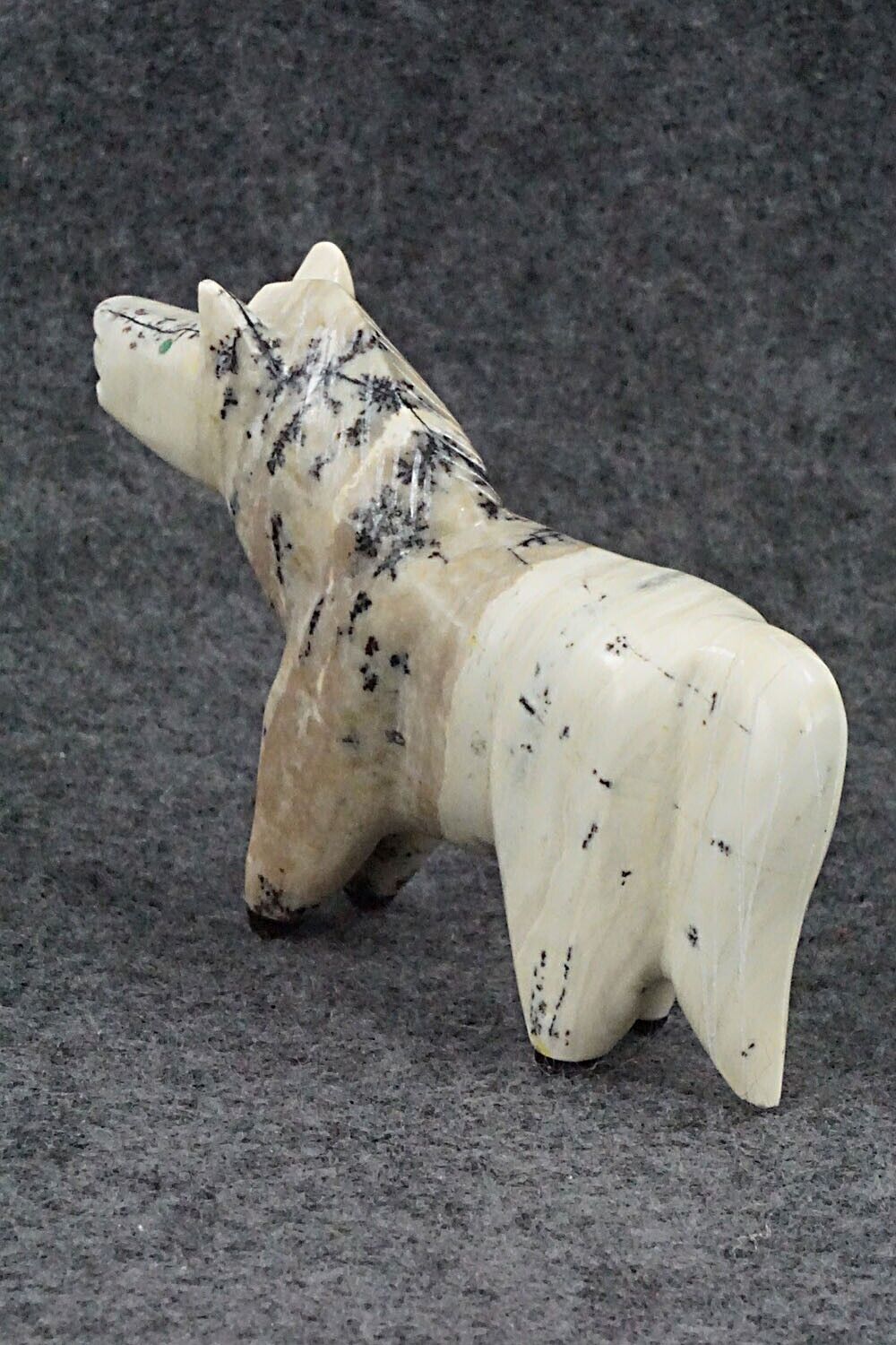 Horse Zuni Fetish Carving - Enrike Leekya