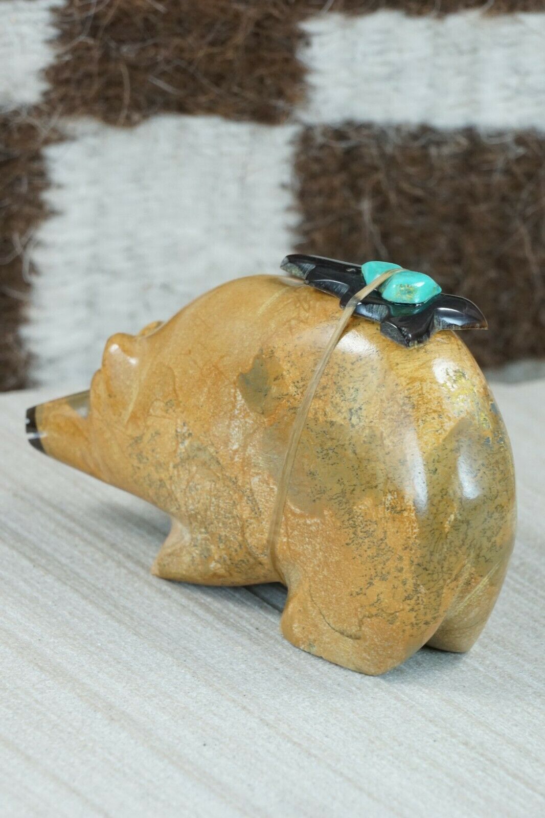 Bear Zuni Fetish Carving - Enrike Leekya
