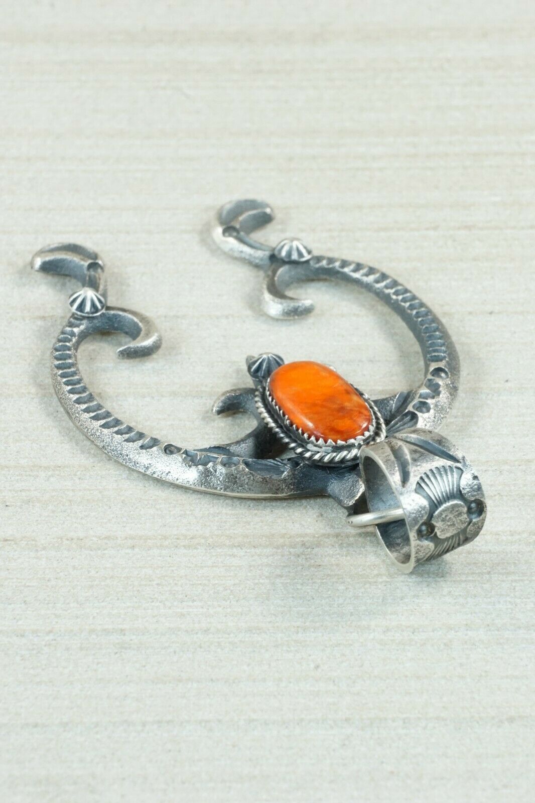 Spiny Oyster and Sterling Silver Naja Pendant - Eva & Linberg Billah