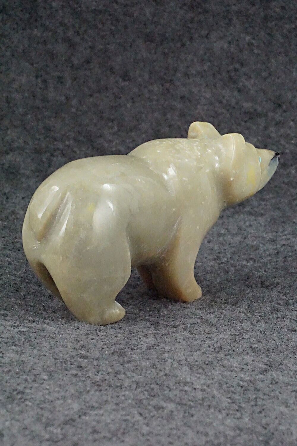 Bear Zuni Fetish Carving - Amos Pino