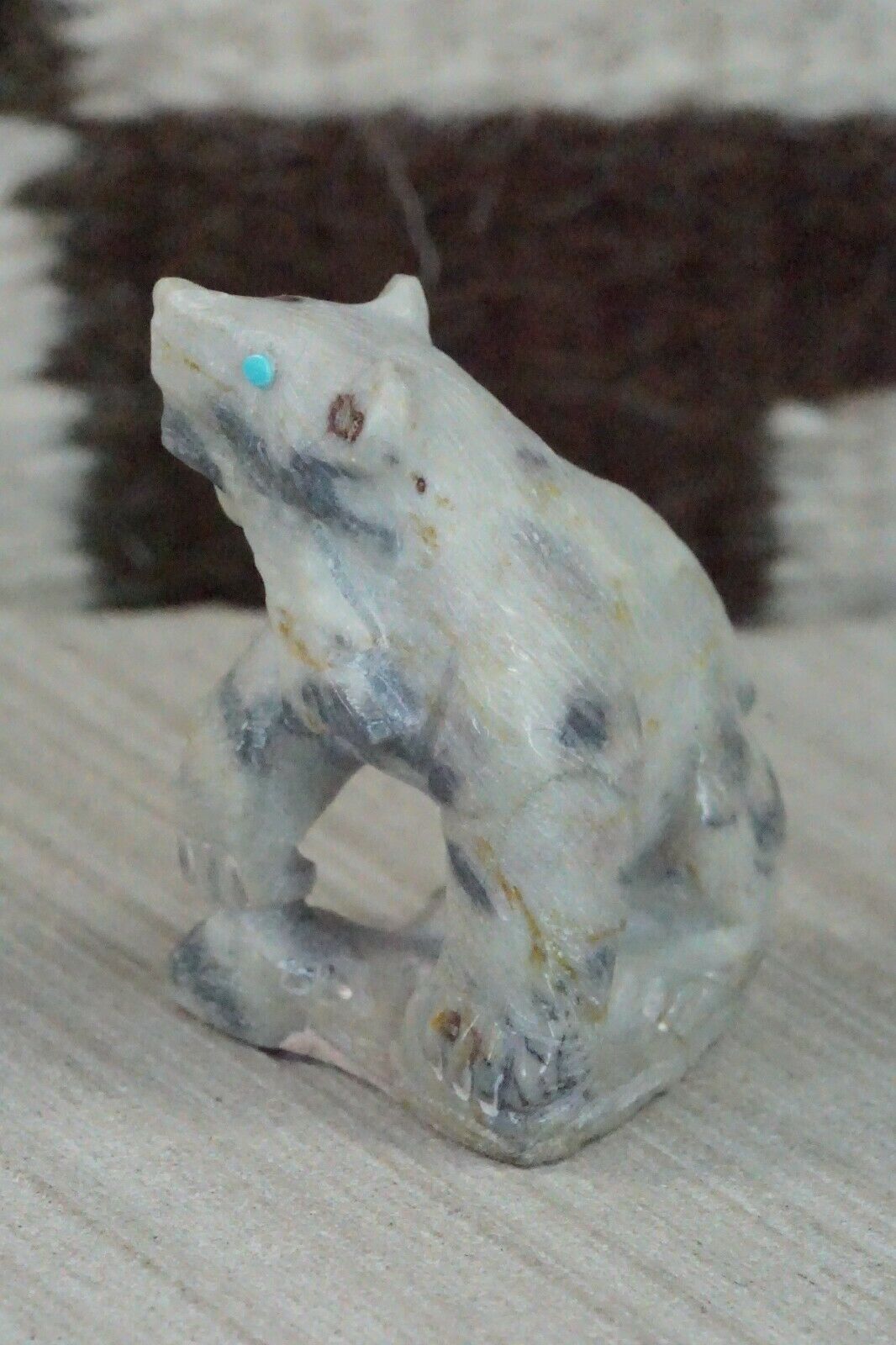 Bear Zuni Fetish Carving - Derrick Kaamasee
