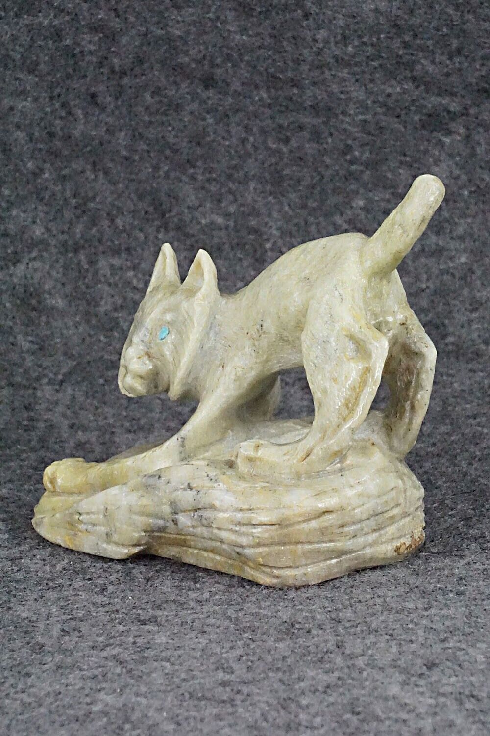 Bobcat Zuni Fetish Carving - Dan Quam