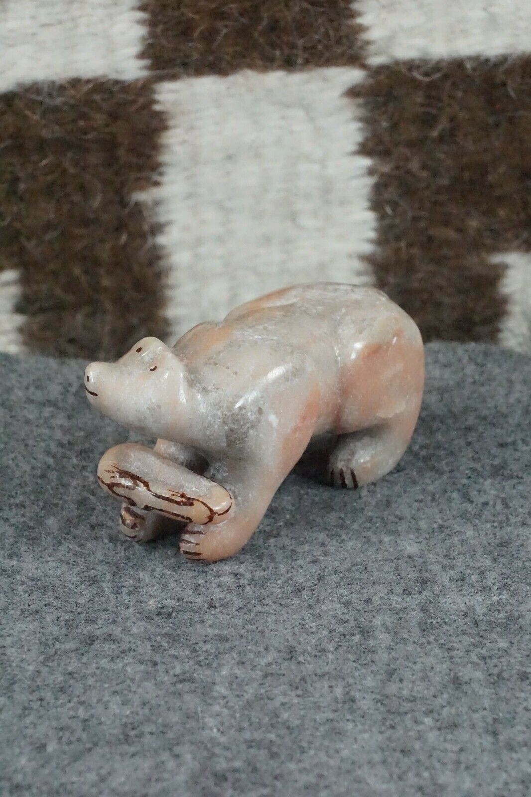 Bear Zuni Fetish Carving - Rick Kallestewa