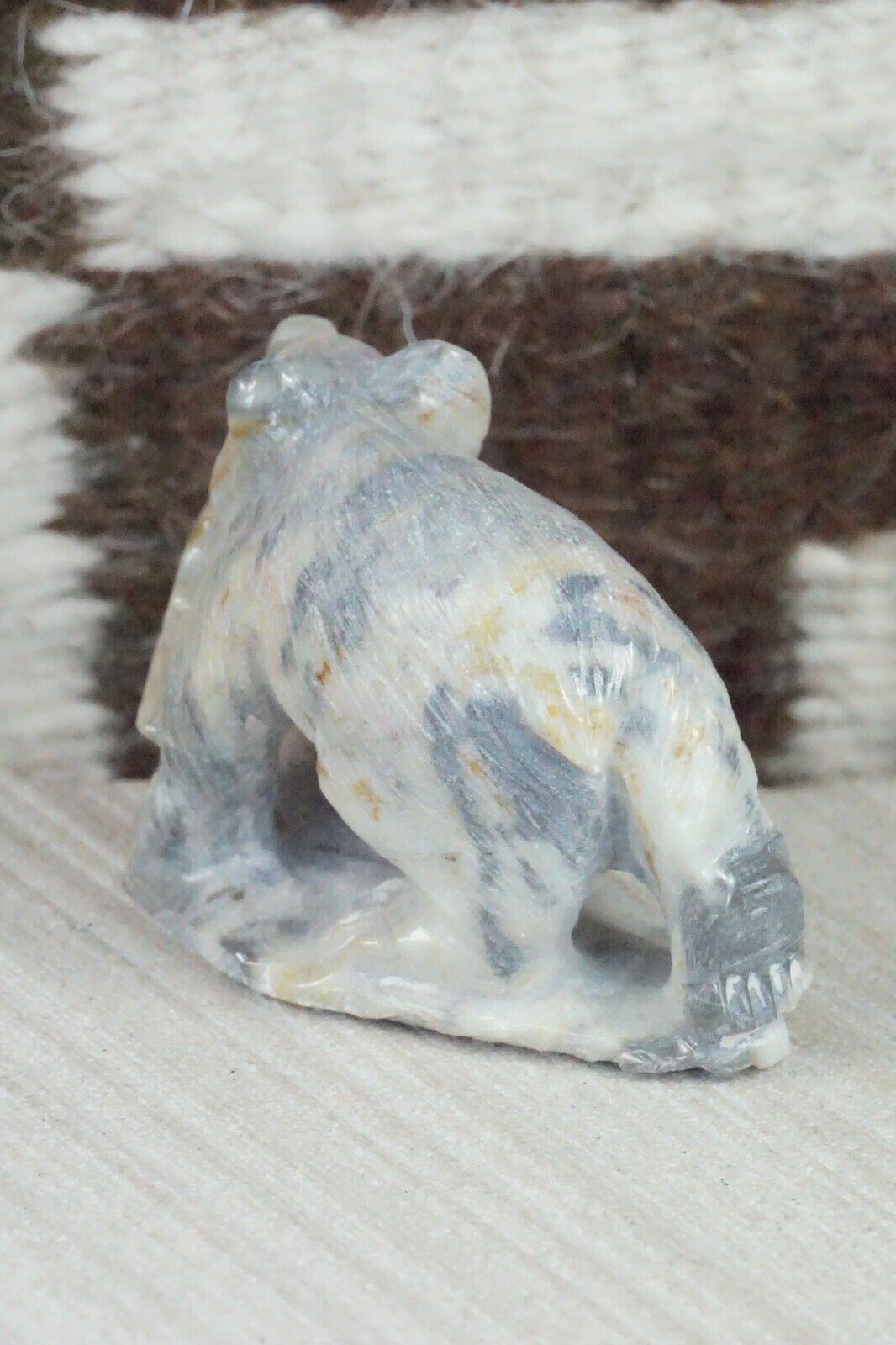 Bear Zuni Fetish Carving - Derrick Kaamasee
