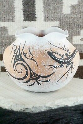 Zuni Pottery - Deldrick Cellicion