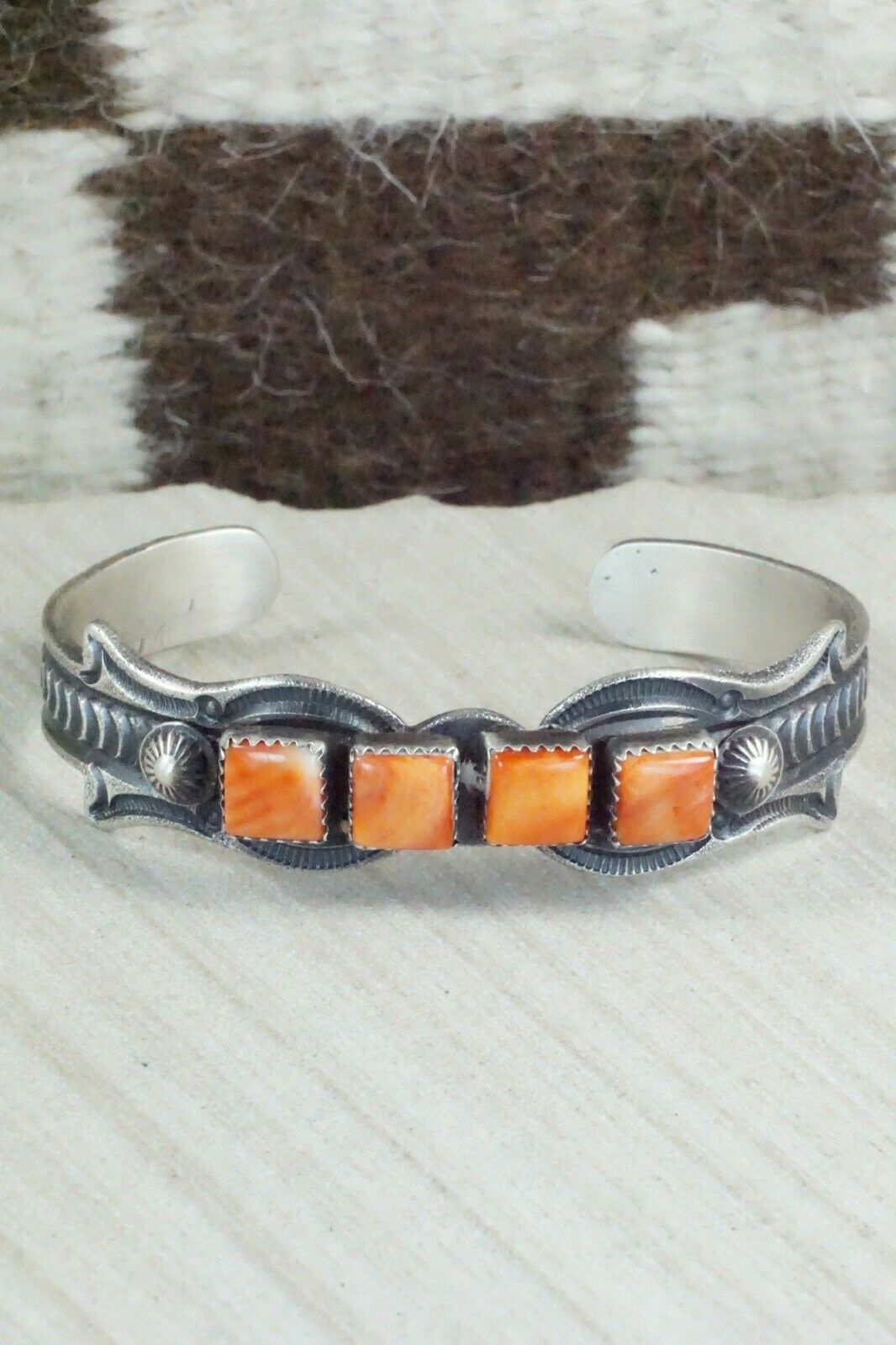 Spiny Oyster and Sterling Silver Bracelet - Eva & Linberg Billah