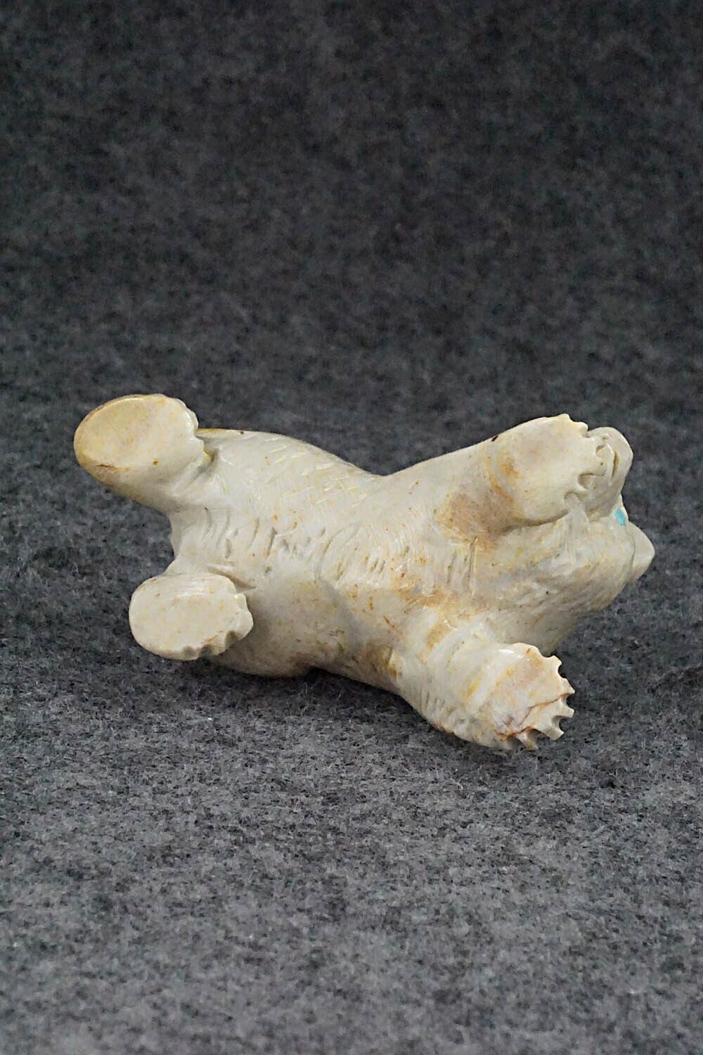 Bear Zuni Fetish Carving - Wilfred Cheama