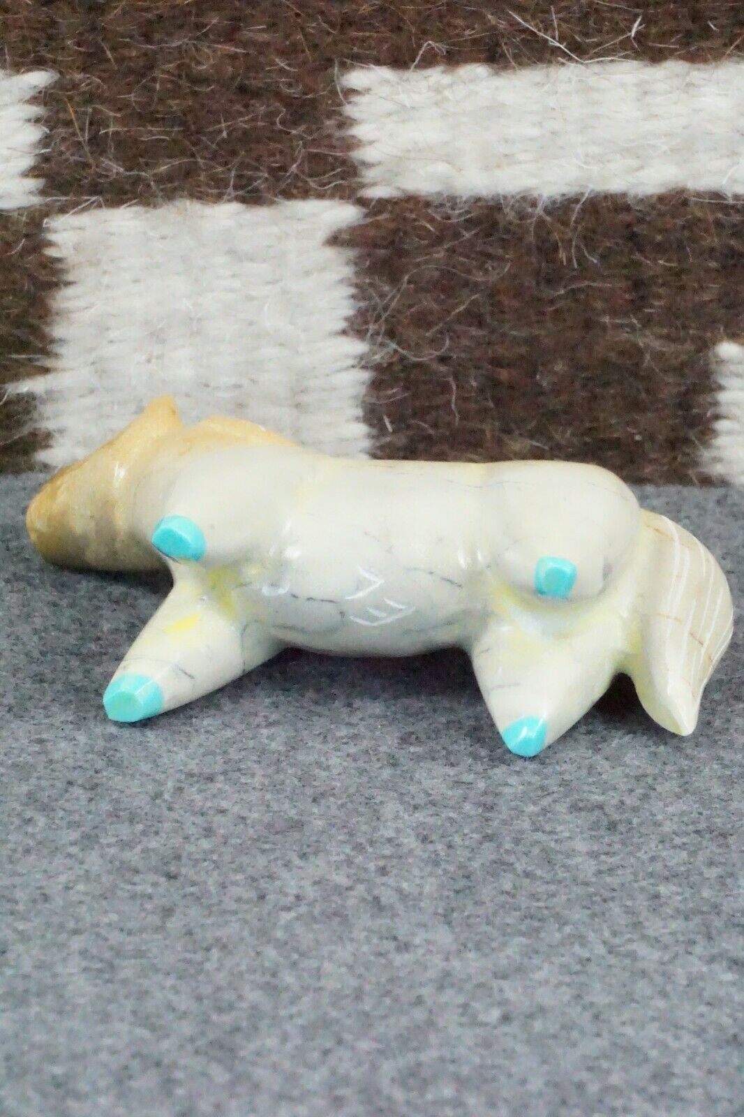 Horse Zuni Fetish Carving - Enrike Leekya