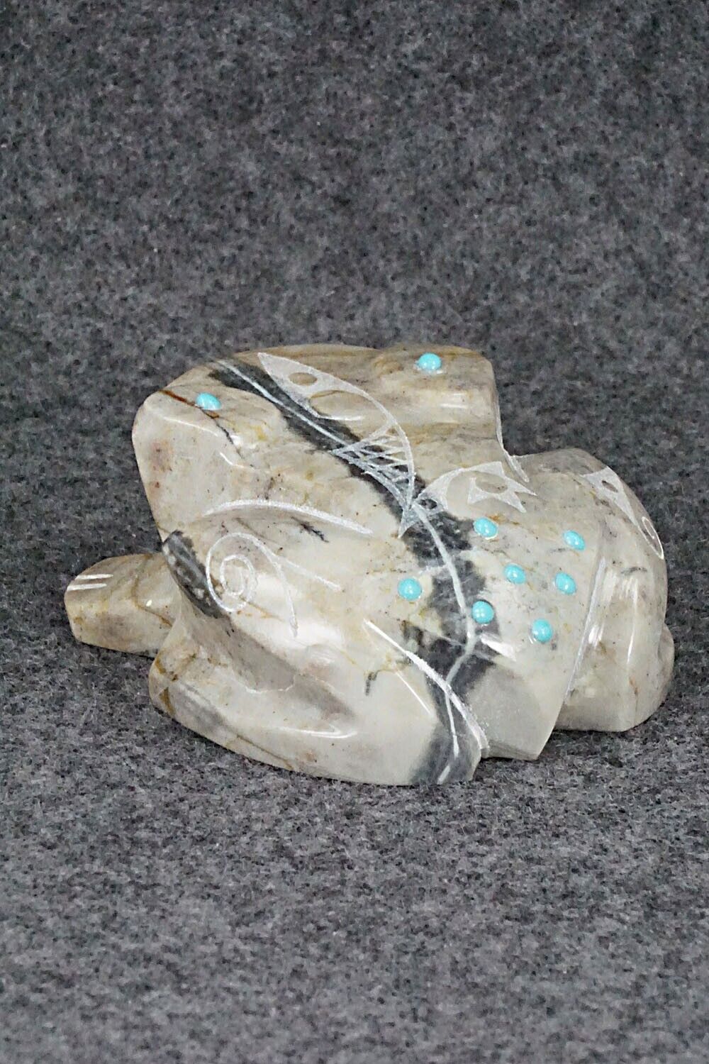 Frog Zuni Fetish Carving - Shannon Calavaza