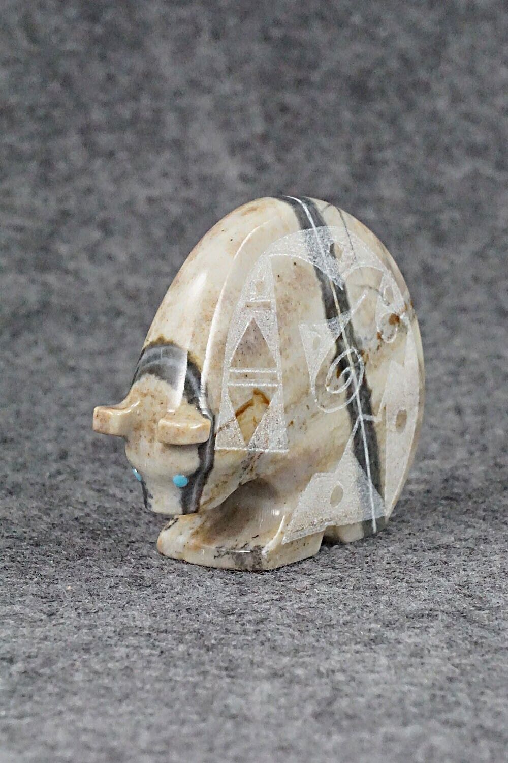 Bear Zuni Fetish Carving - Shannon Calavaza