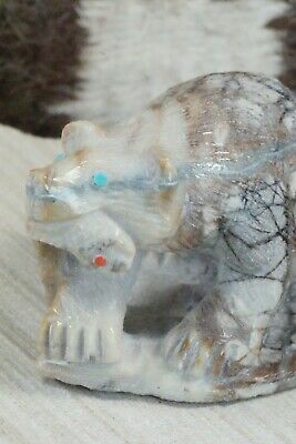 Bear Zuni Fetish Carving - Derrick Kaamasee