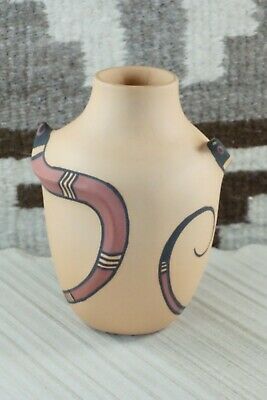 Zuni Pottery - Tara Edaakie