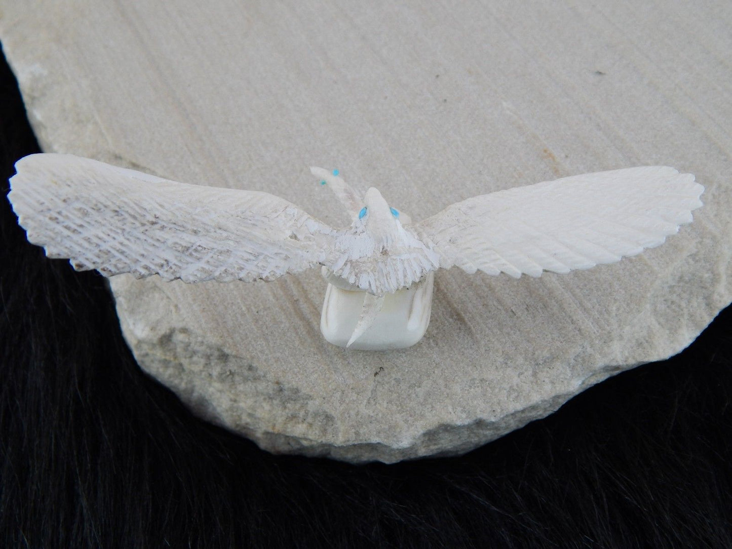 Eagle Zuni Fetish Carving - Marlon Lowsayatee - High Lonesome Trading