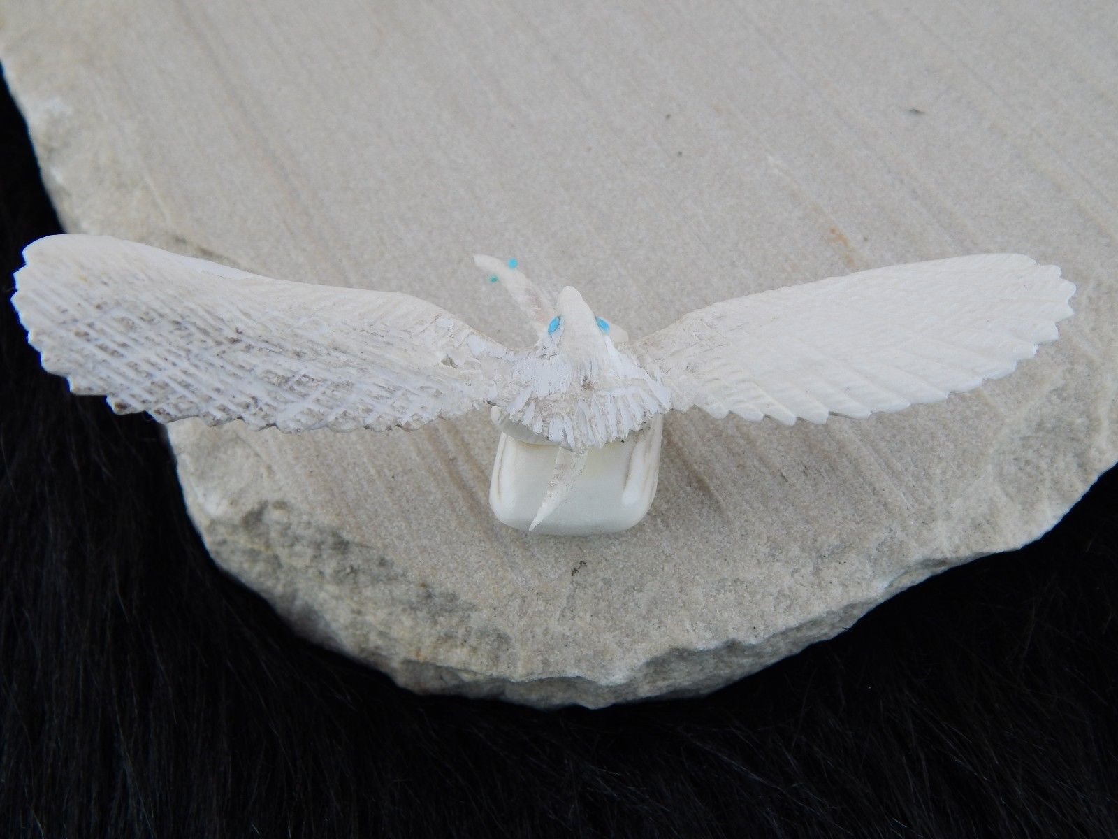 Eagle Zuni Fetish Carving - Marlon Lowsayatee - High Lonesome Trading