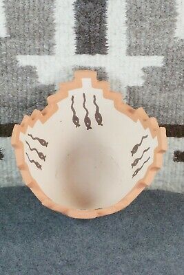 Zuni Pottery - Faylene Gchachu