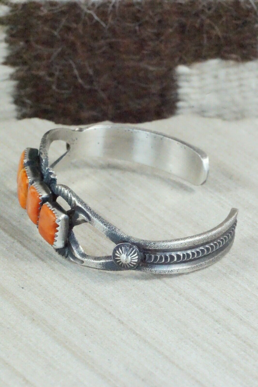 Spiny Oyster and Sterling Silver Bracelet - Eva & Linberg Billah