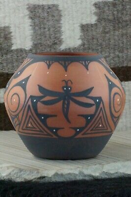 Zuni Pottery - Priscilla Peynetsa