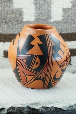 Hopi Pottery - A. Yesslith