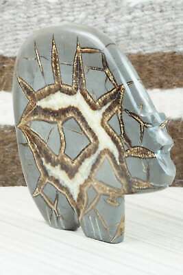 Bear Zuni Fetish Carving - Daphne Quam