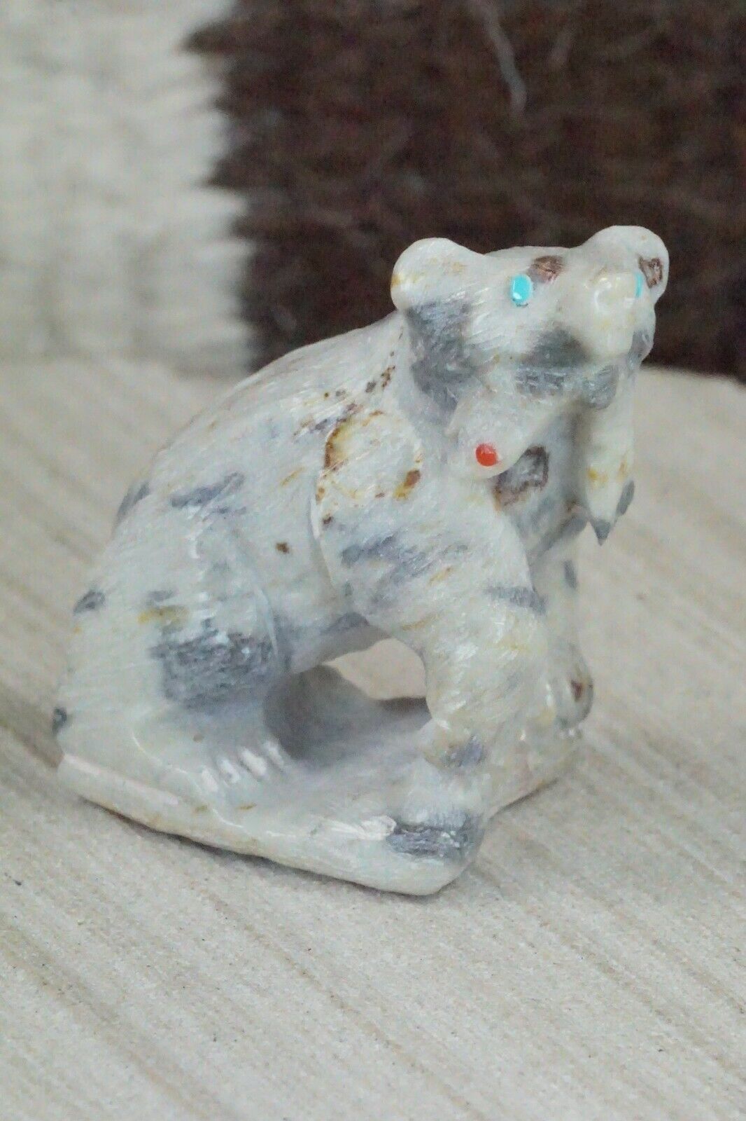 Bear Zuni Fetish Carving - Derrick Kaamasee
