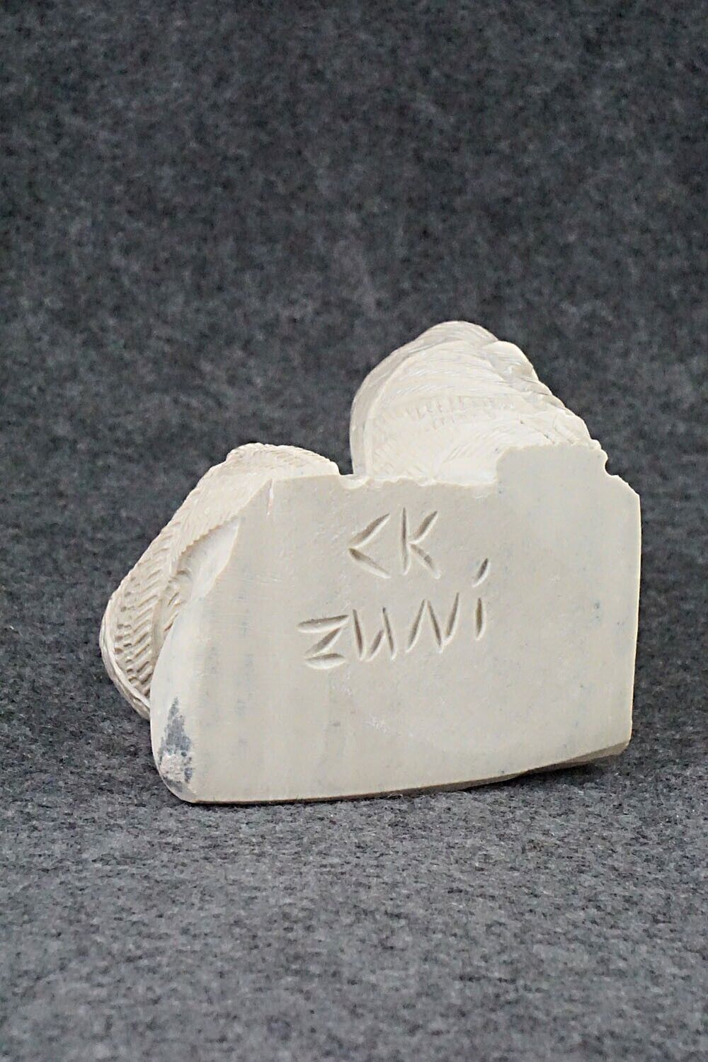 Hummingbird Zuni Fetish Carving - Carlton Kaamasee