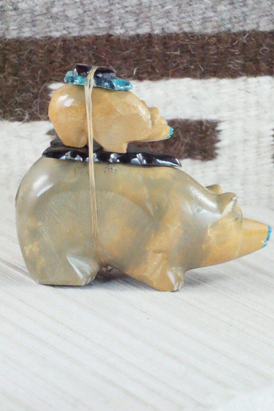 Bear Zuni Fetish Carving - Enrike Leekya