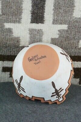 Zuni Pottery - Faylene Gchachu