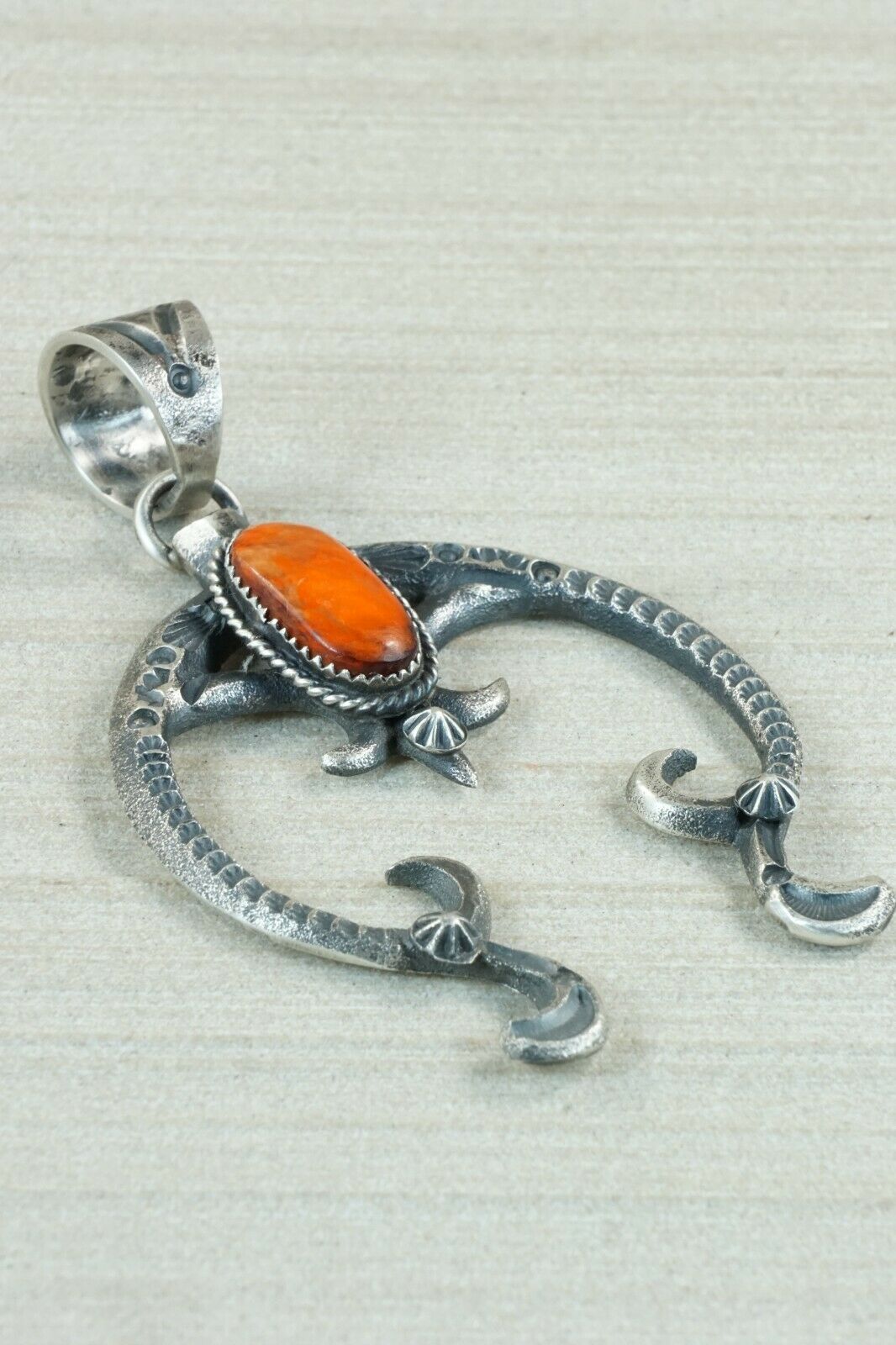 Spiny Oyster and Sterling Silver Naja Pendant - Eva & Linberg Billah