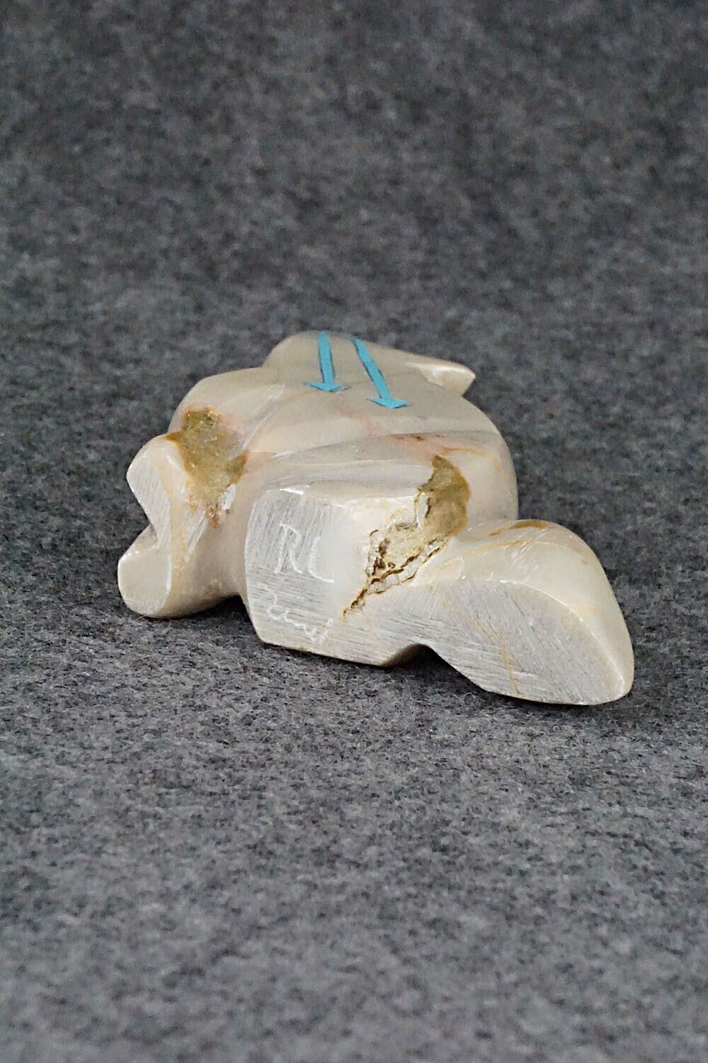 Wolf Zuni Fetish Carving - Rodney Laiwakete