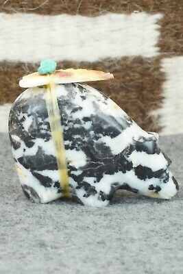 Bear Zuni Fetish Carving - Daphne Quam