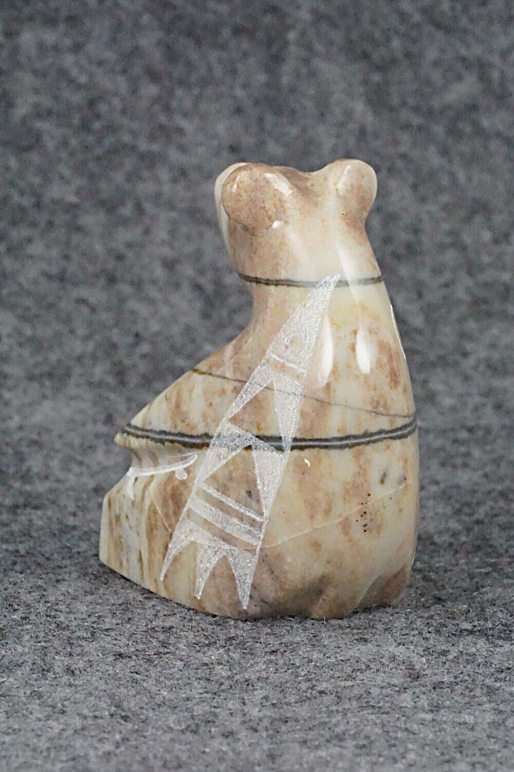 Bear Zuni Fetish Carving - Shannon Calavaza